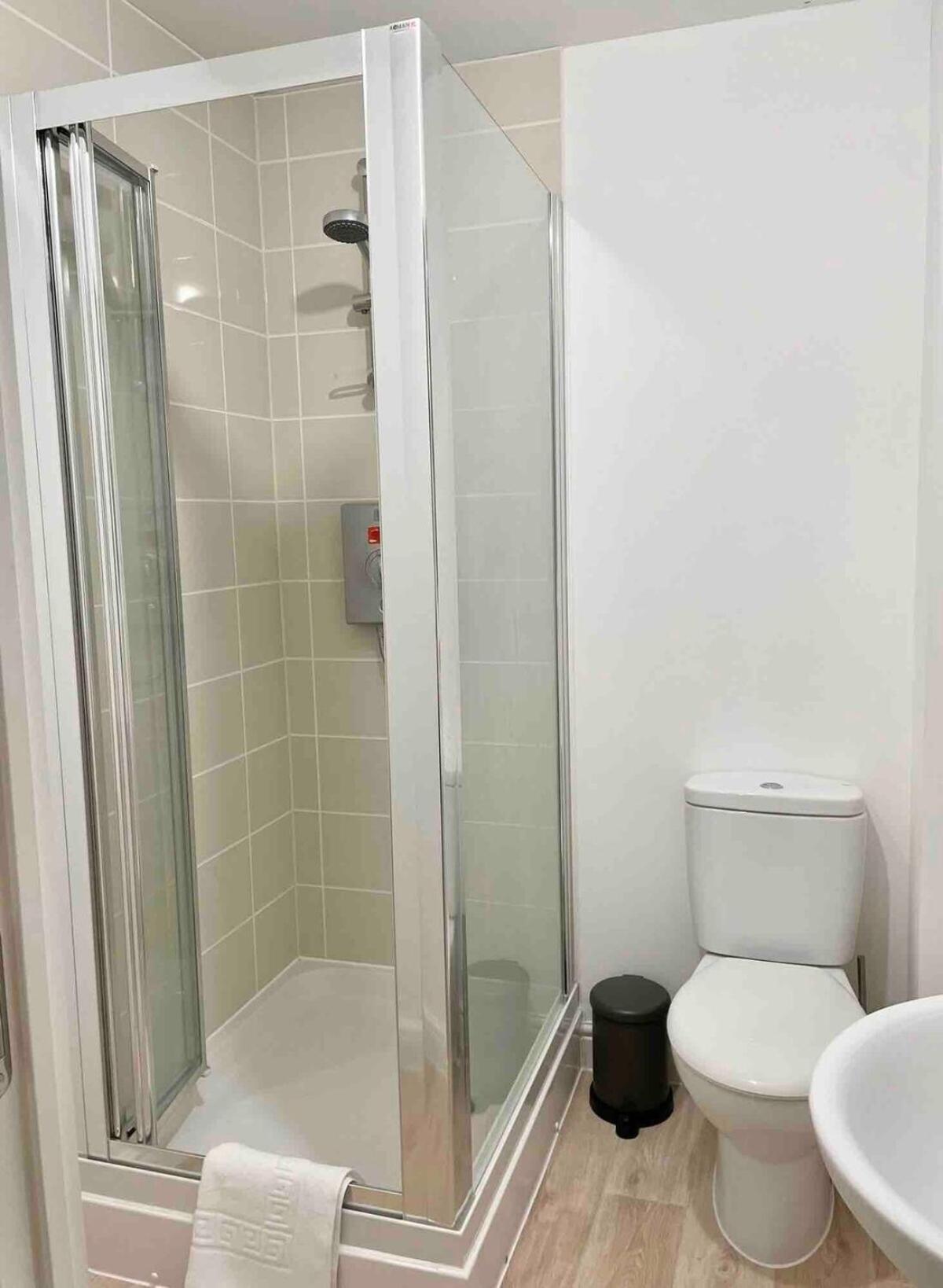 Great Home In Lovely Area With Parking, Sleeps 6 Folkestone Exterior photo