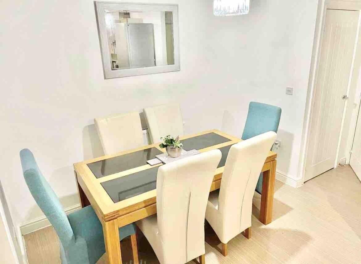 Great Home In Lovely Area With Parking, Sleeps 6 Folkestone Exterior photo